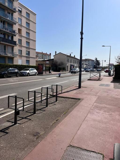 Appartement Le Pressense à Vénissieux Extérieur photo