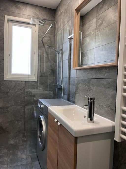 Appartement Le Pressense à Vénissieux Extérieur photo