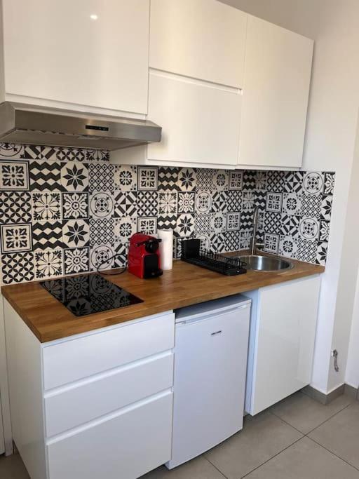 Appartement Le Pressense à Vénissieux Extérieur photo